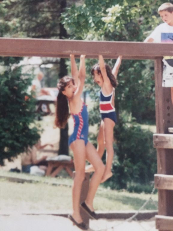 soeurs Ines et elkanna Talbi enfants _ photo Hasna Talbi