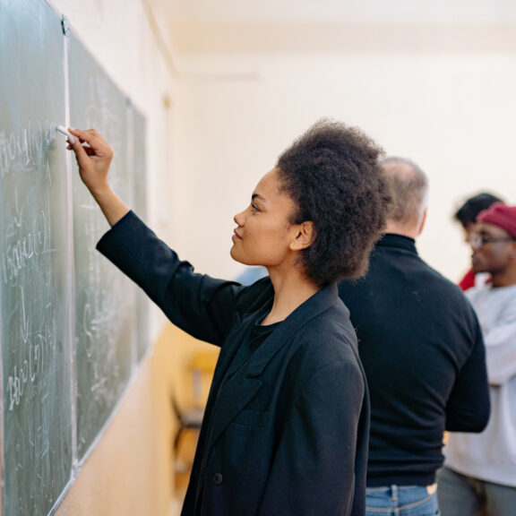 pexels-yan-krukau-8197510-CARRE