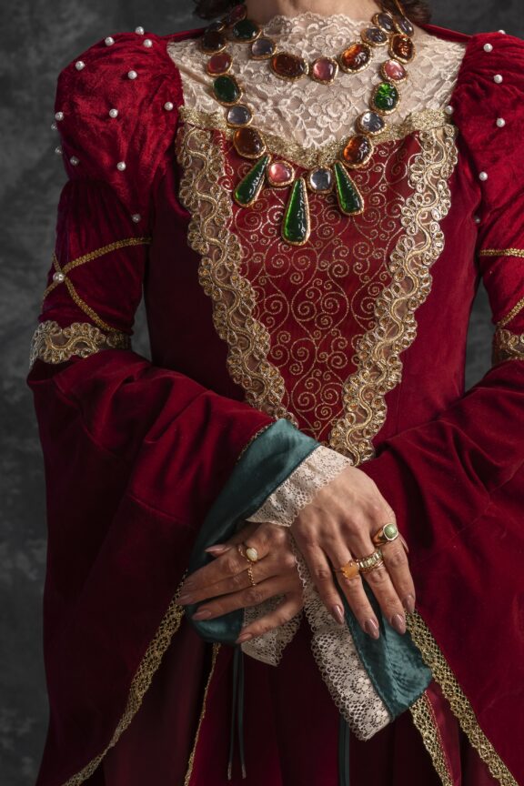 portrait-de-reine-avec-couronne-royale_CROP