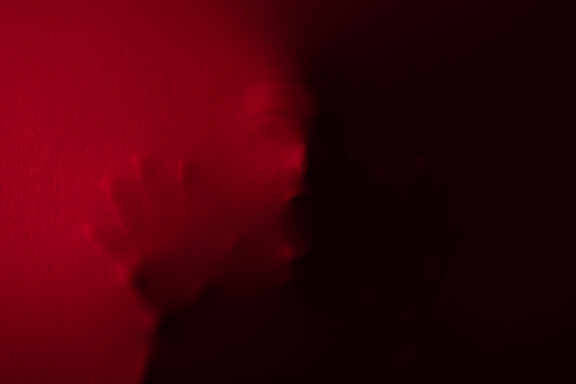 terrifying-screaming-adult-silhouette-studio